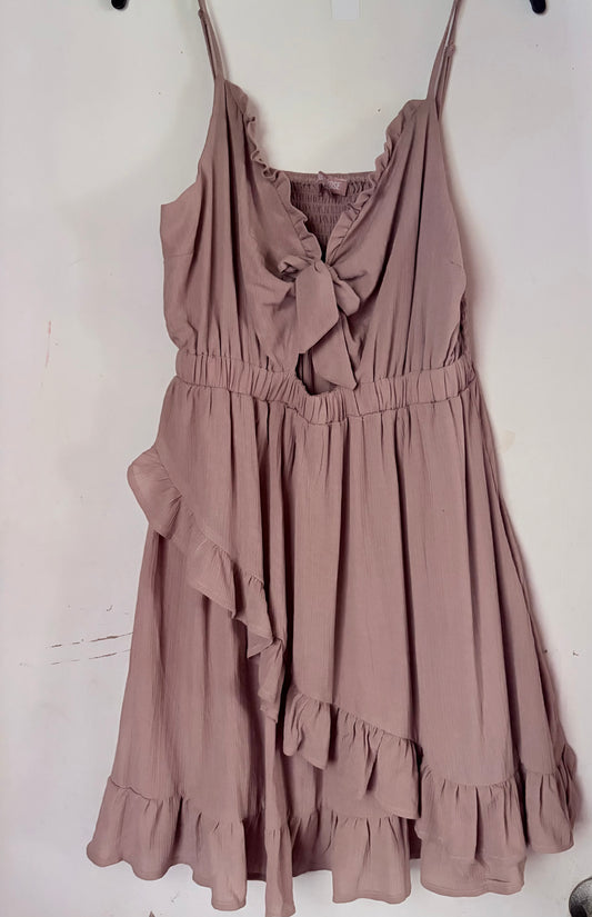 Ruffle Dress with Peephole
